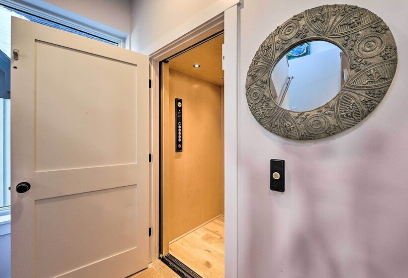 Spacious Portland Home: Walk Downtown!