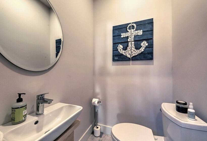 Spacious Portland Home: Walk Downtown!