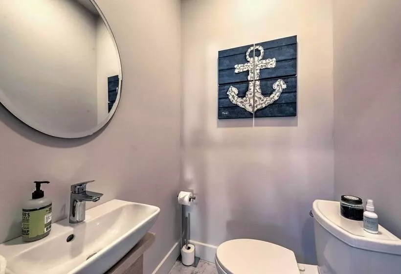 Spacious Portland Home: Walk Downtown!