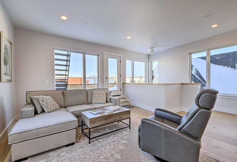 Spacious Portland Home: Walk Downtown!