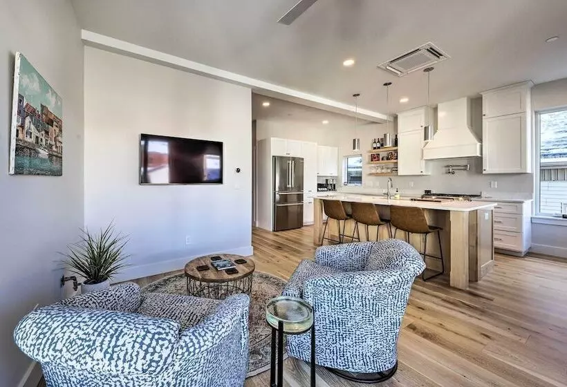 Spacious Portland Home: Walk Downtown!