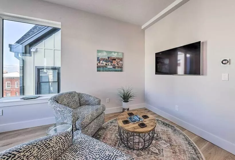 Spacious Portland Home: Walk Downtown!