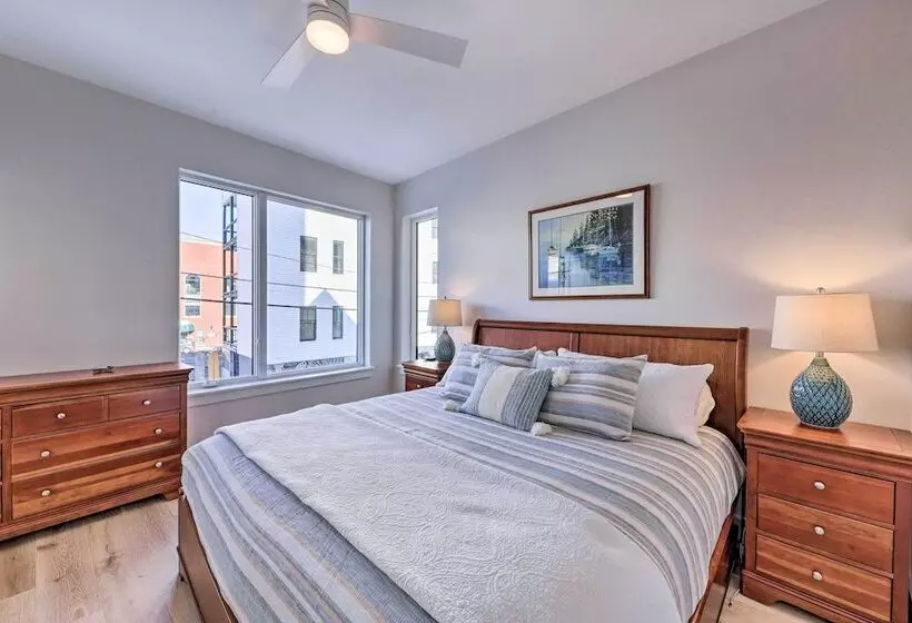 Spacious Portland Home: Walk Downtown!