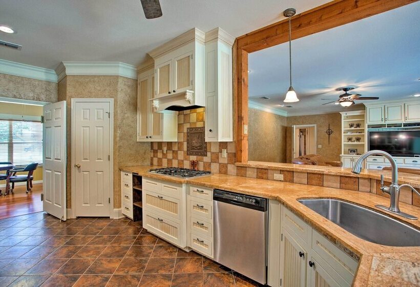 Spacious Stallion Lake Ranch Home W/ Patio