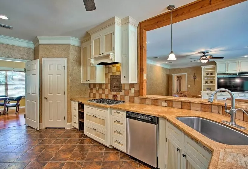 Spacious Stallion Lake Ranch Home W/ Patio