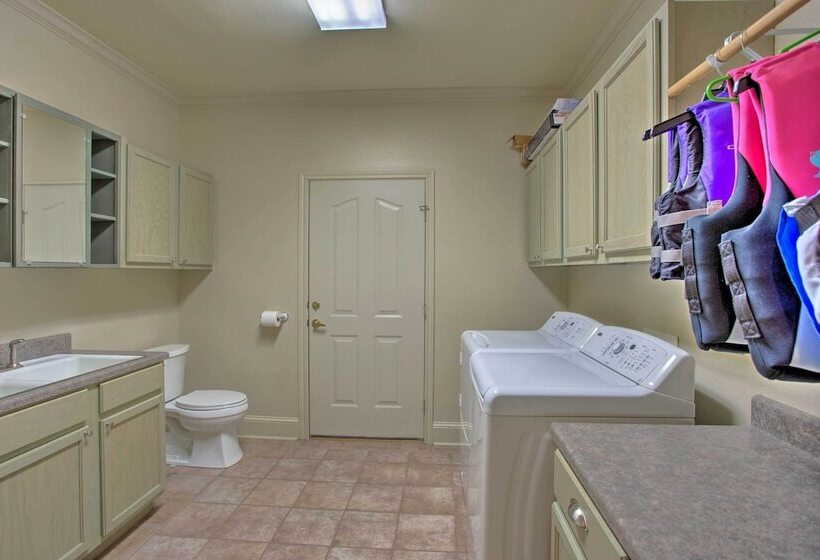 Spacious Stallion Lake Ranch Home W/ Patio