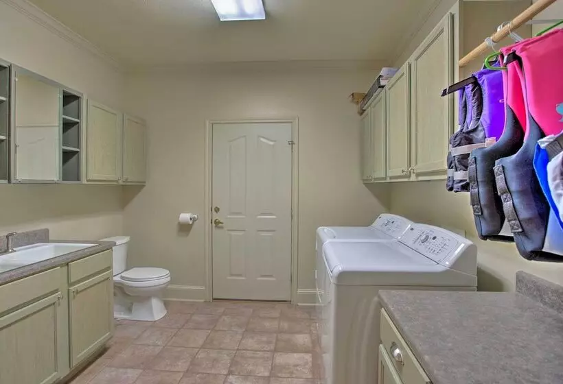 Spacious Stallion Lake Ranch Home W/ Patio