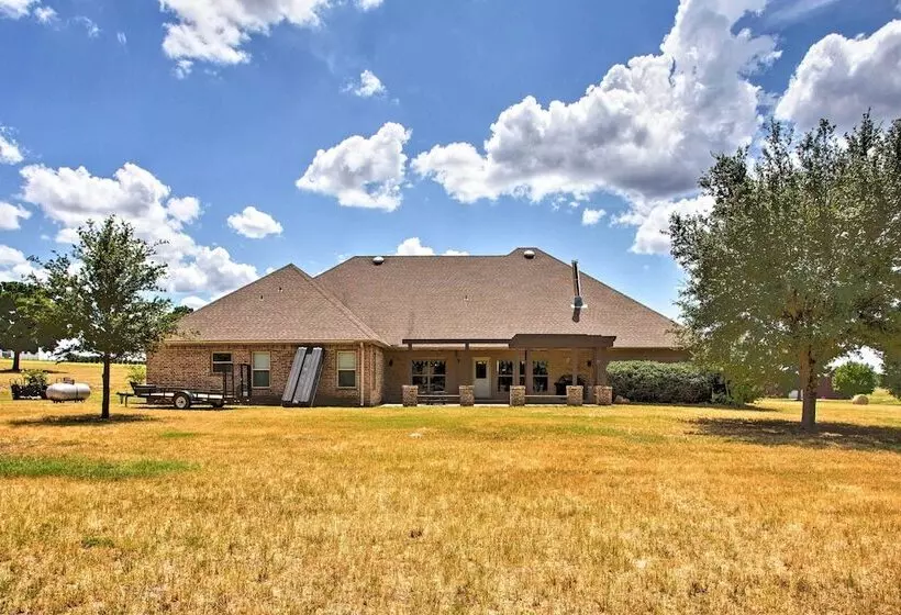 Spacious Stallion Lake Ranch Home W/ Patio