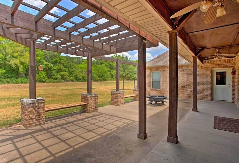 Spacious Stallion Lake Ranch Home W/ Patio