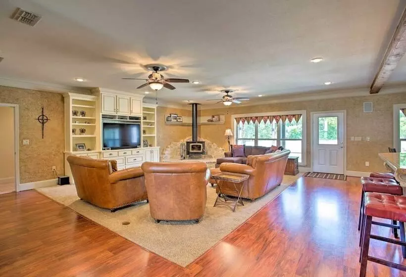 Spacious Stallion Lake Ranch Home W/ Patio