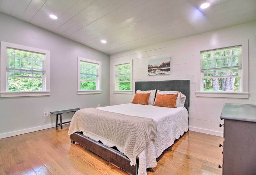 Stylish Mountain Home Near Ski, Golf + Manchester!