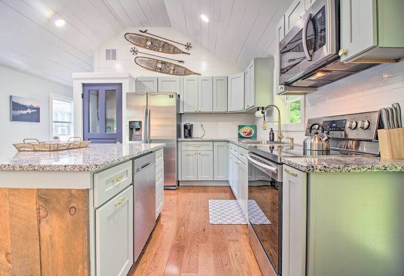 Stylish Mountain Home Near Ski, Golf + Manchester!