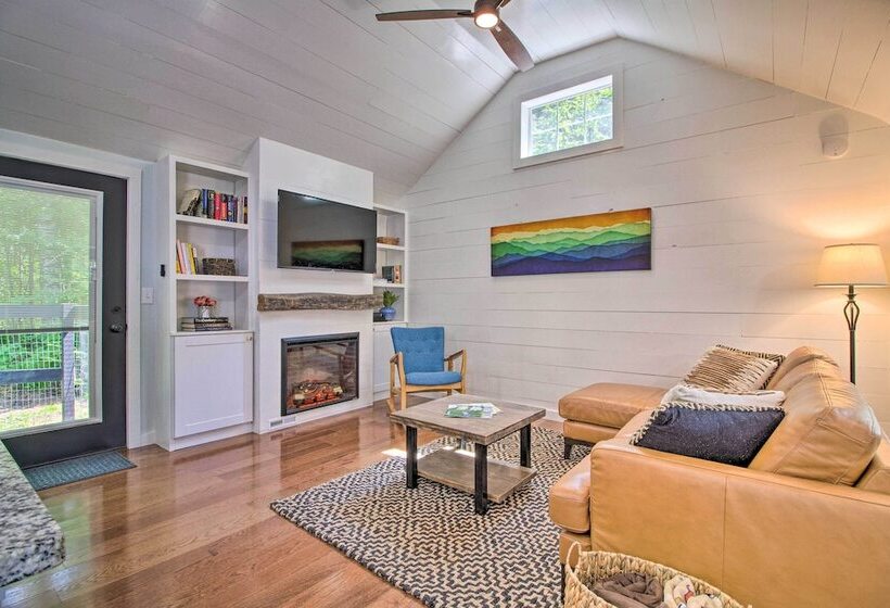 Stylish Mountain Home Near Ski, Golf + Manchester!