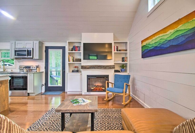 Stylish Mountain Home Near Ski, Golf + Manchester!