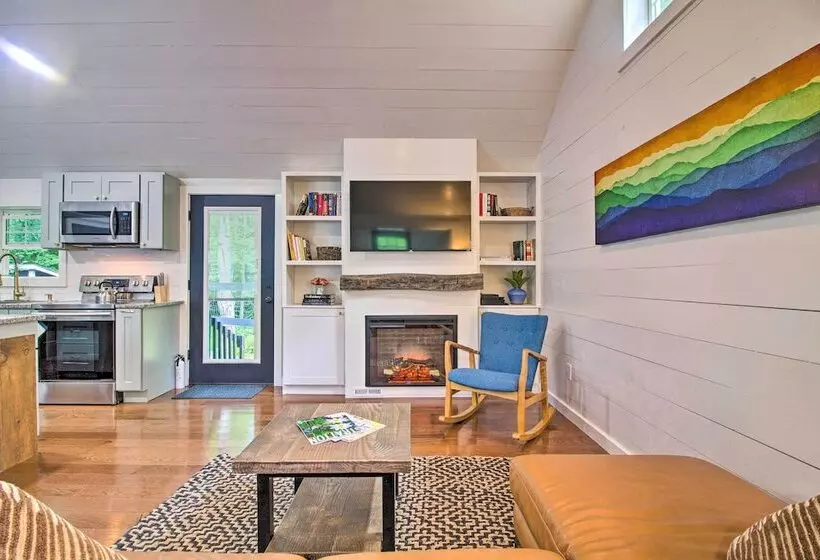 Stylish Mountain Home Near Ski, Golf + Manchester!