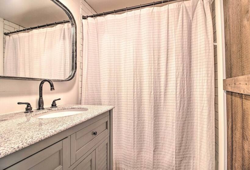 Stylish Mountain Home Near Ski, Golf + Manchester!