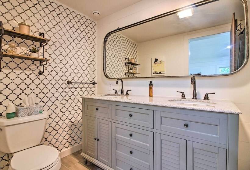 Stylish Mountain Home Near Ski, Golf + Manchester!