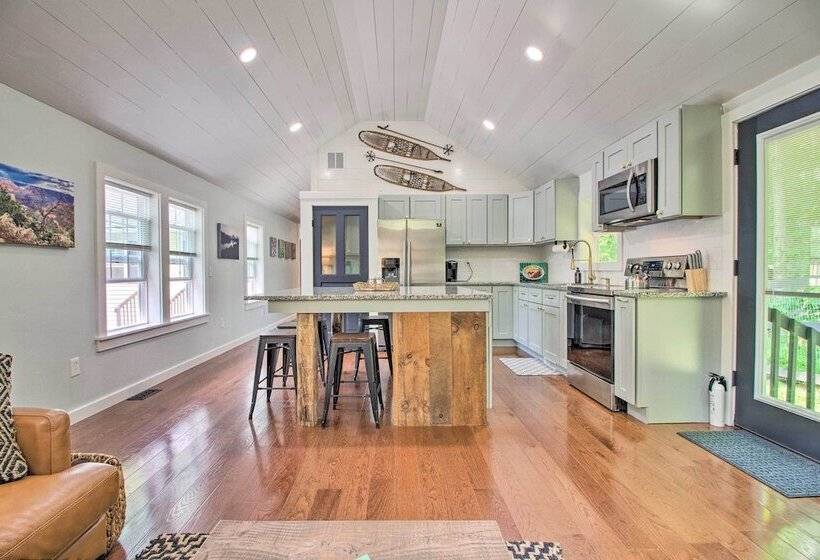 Stylish Mountain Home Near Ski, Golf + Manchester!