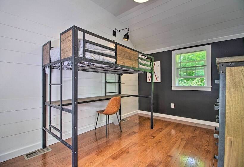 Stylish Mountain Home Near Ski, Golf + Manchester!