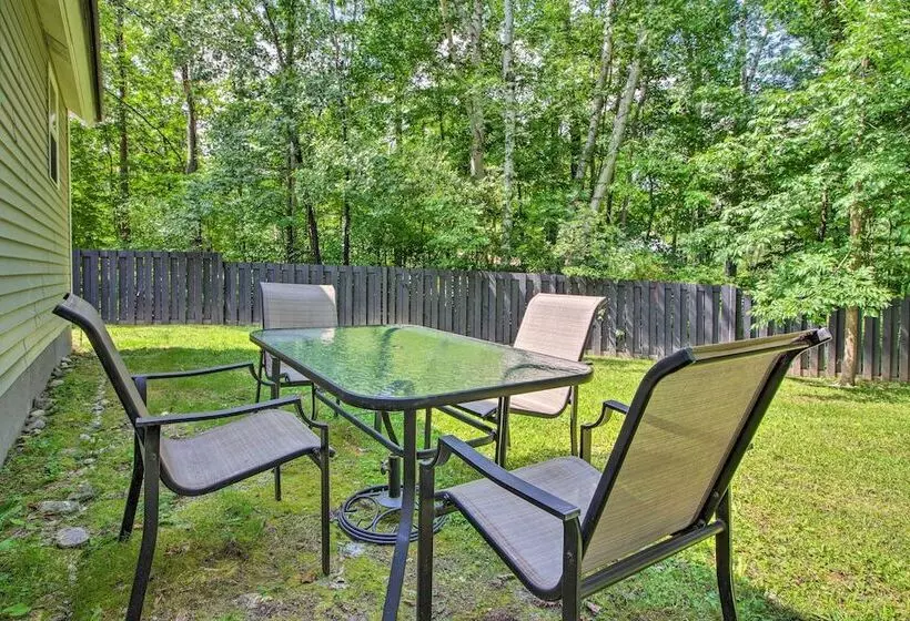 Stylish Mountain Home Near Ski, Golf + Manchester!