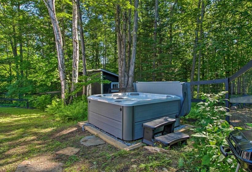 Stylish Mountain Home Near Ski, Golf + Manchester!