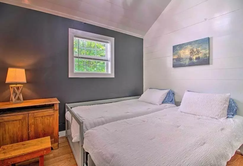 Stylish Mountain Home Near Ski, Golf + Manchester!