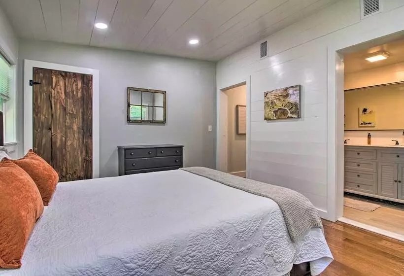 Stylish Mountain Home Near Ski, Golf + Manchester!