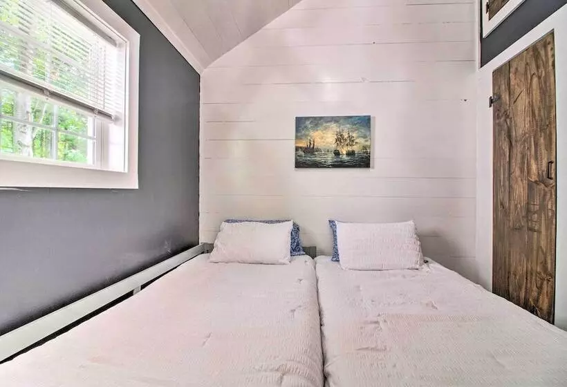 Stylish Mountain Home Near Ski, Golf + Manchester!