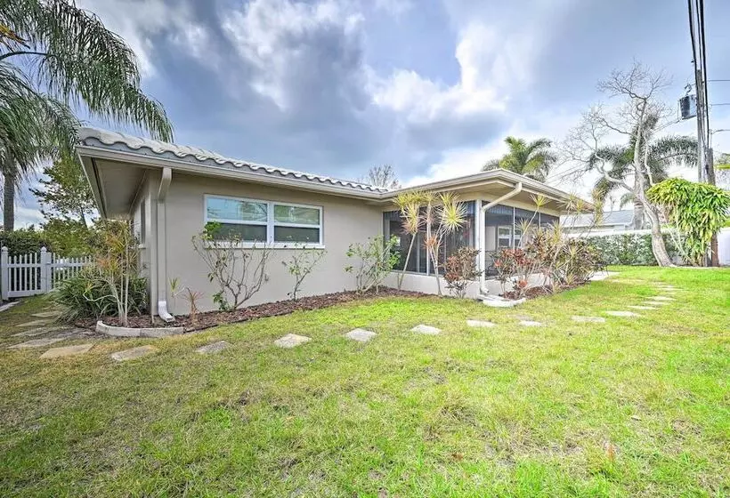 Sunny Largo Retreat: 4 Mi From Indian Rocks Beach!