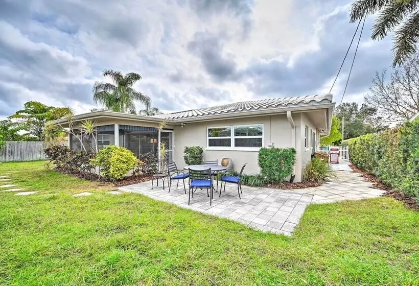 Sunny Largo Retreat: 4 Mi From Indian Rocks Beach!