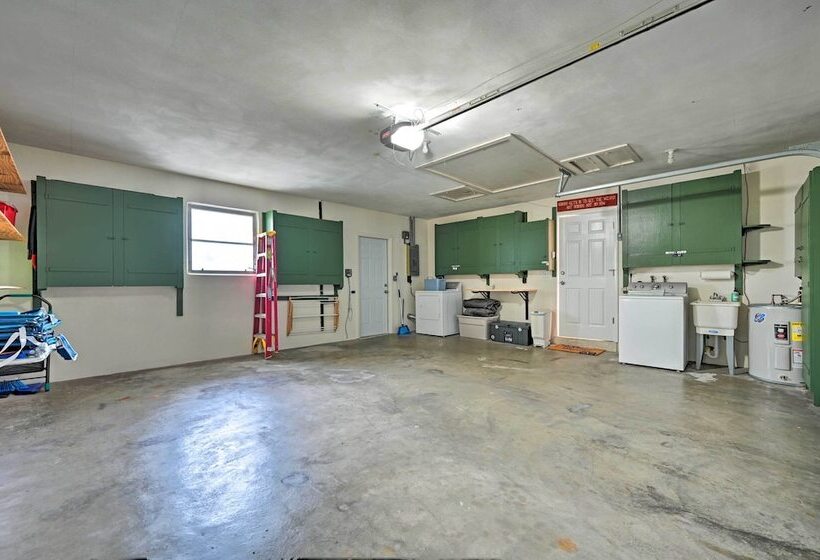 Sunny Largo Retreat: 4 Mi From Indian Rocks Beach!