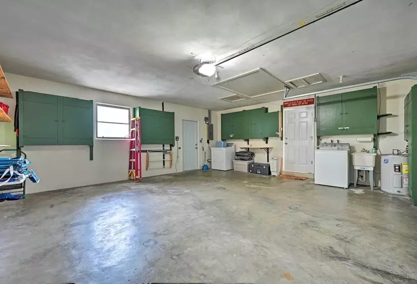 Sunny Largo Retreat: 4 Mi From Indian Rocks Beach!