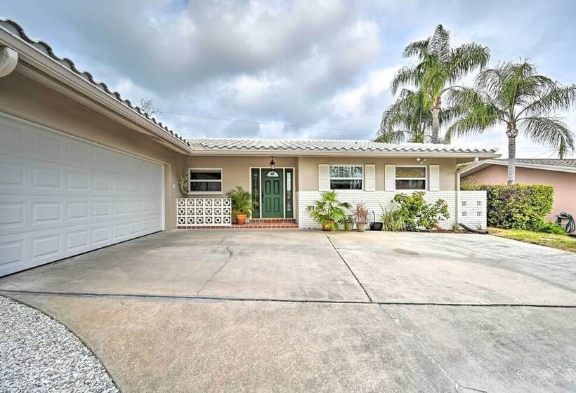Sunny Largo Retreat: 4 Mi From Indian Rocks Beach!