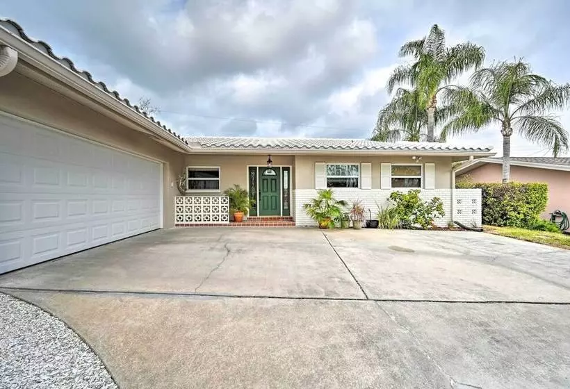 Sunny Largo Retreat: 4 Mi From Indian Rocks Beach!