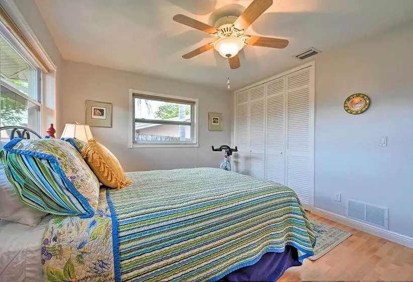 Sunny Largo Retreat: 4 Mi From Indian Rocks Beach!