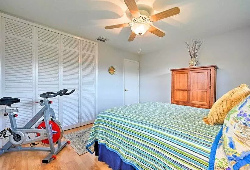Sunny Largo Retreat: 4 Mi From Indian Rocks Beach!