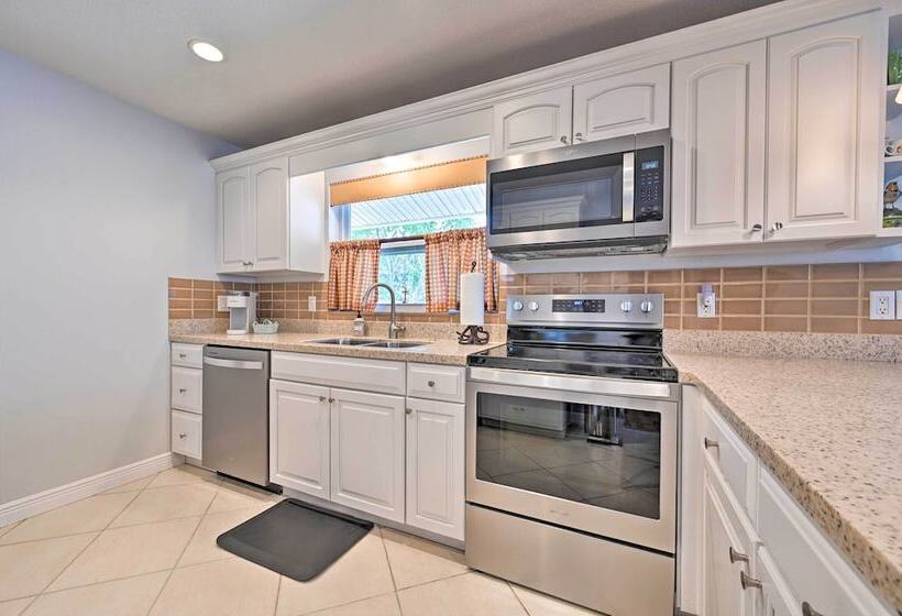 Sunny Largo Retreat: 4 Mi From Indian Rocks Beach!