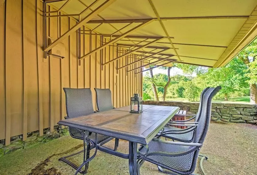 Tranquil Mid Century Modern Cottage W/ Forest View