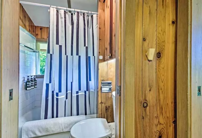 Tranquil Mid Century Modern Cottage W/ Forest View