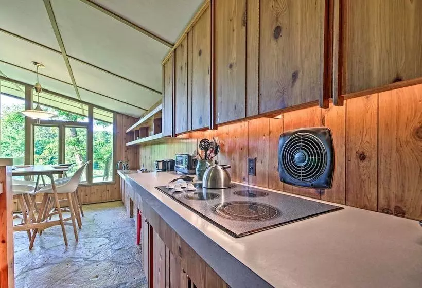 Tranquil Mid Century Modern Cottage W/ Forest View