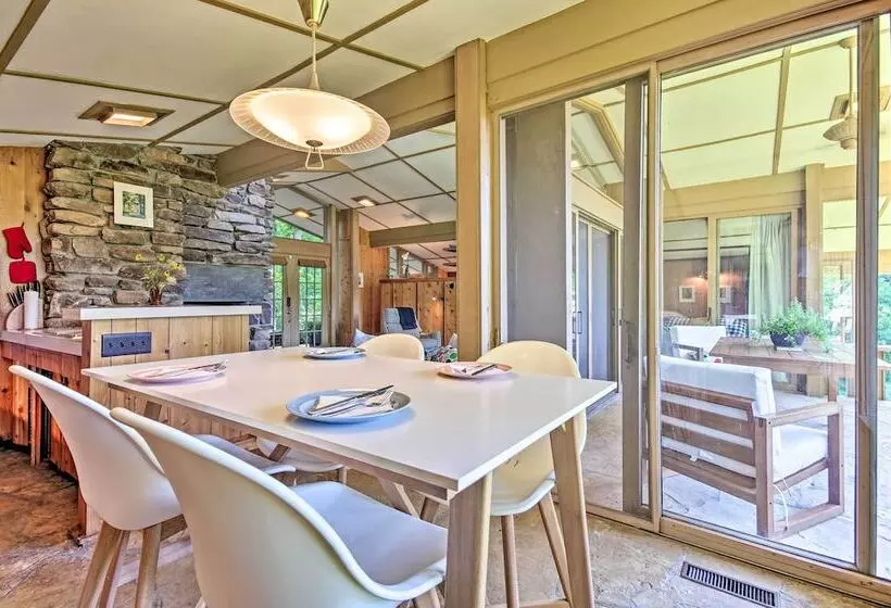 Tranquil Mid Century Modern Cottage W/ Forest View