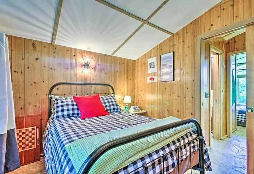 Tranquil Mid Century Modern Cottage W/ Forest View