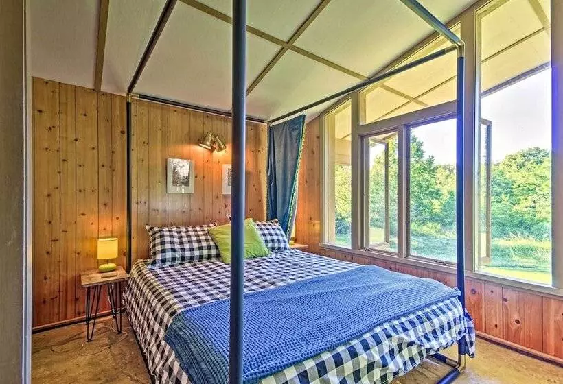 Tranquil Mid Century Modern Cottage W/ Forest View