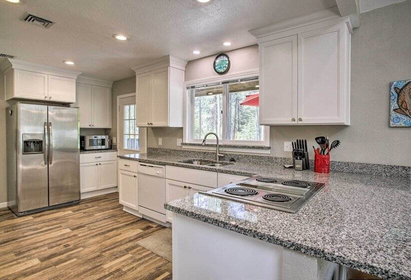 All Seasons Chewelah Home: Fish, Golf & Ski!