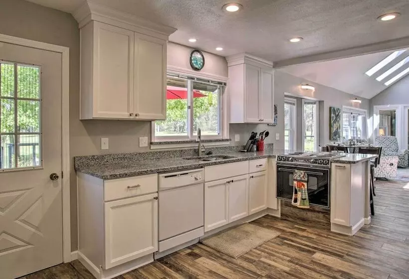 All Seasons Chewelah Home: Fish, Golf & Ski!