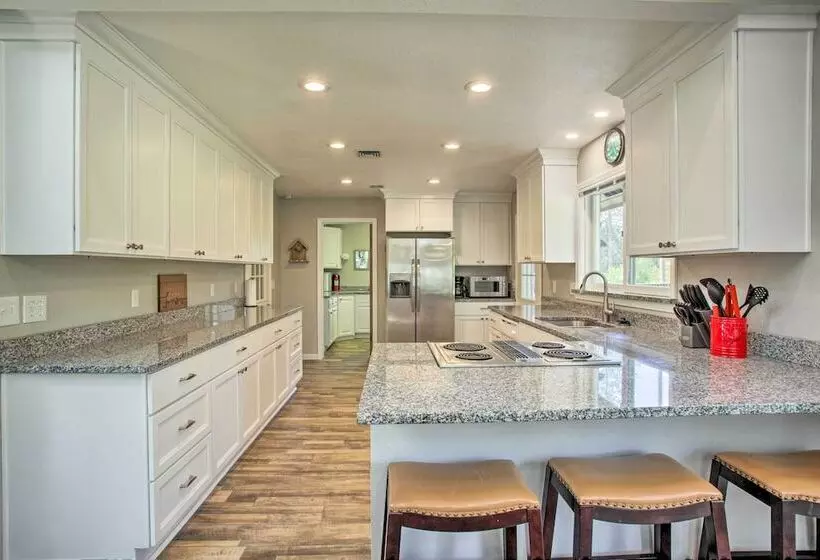 All Seasons Chewelah Home: Fish, Golf & Ski!