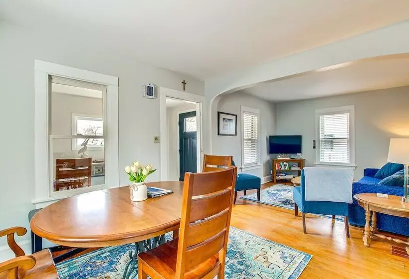 Ania S Retreat  W/ Deck: Walk To Lake Michigan!