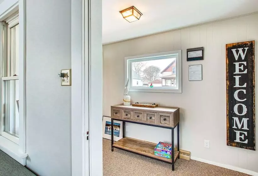 Ania S Retreat  W/ Deck: Walk To Lake Michigan!