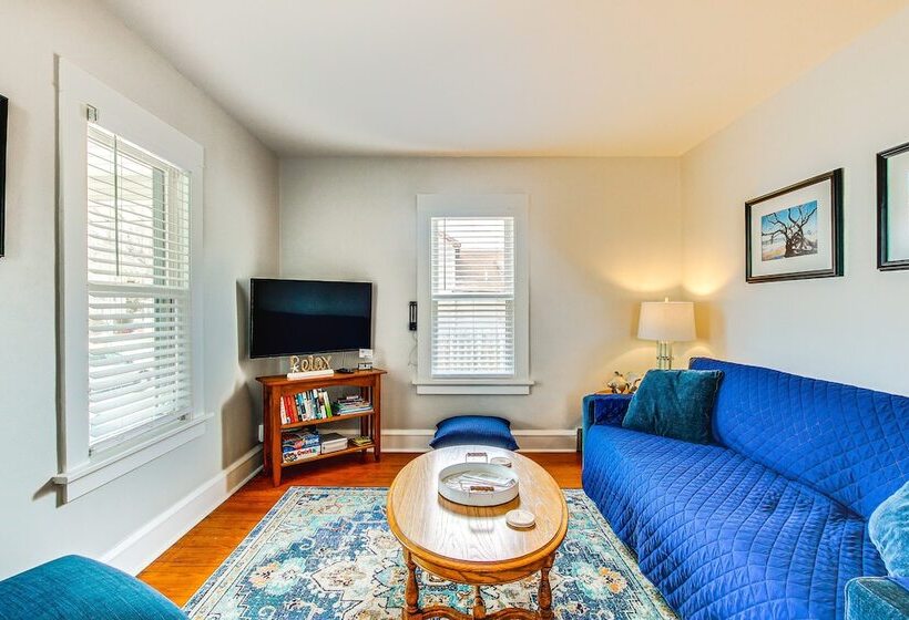 Ania S Retreat  W/ Deck: Walk To Lake Michigan!