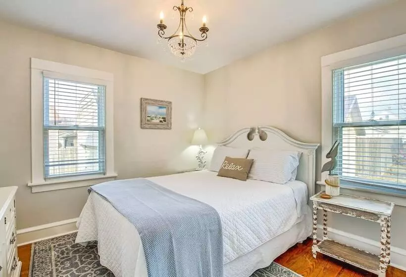 Ania S Retreat  W/ Deck: Walk To Lake Michigan!